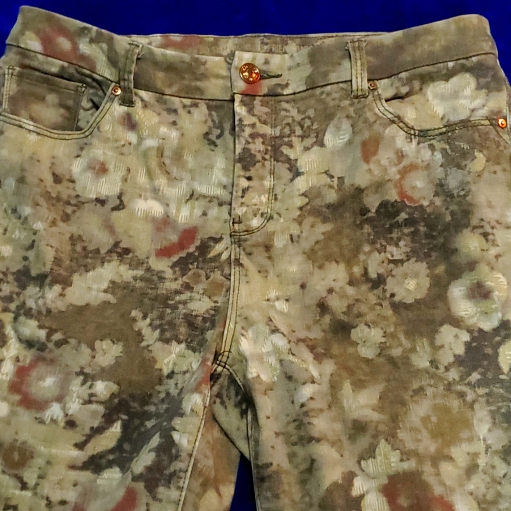 Chico's Camo Floral So Slimming Girlfriend Ankle Pants 1.5 or 10 - Picture 2 of 4